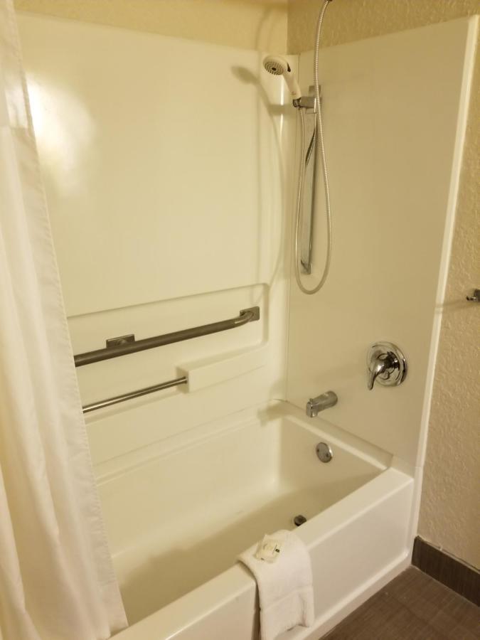 Quality Inn & Suites Leesburg Chain Of Lakes Exterior foto